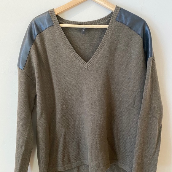 BCBG Maxazria - Merino Wool Blend Sweater - Picture 4 of 4
